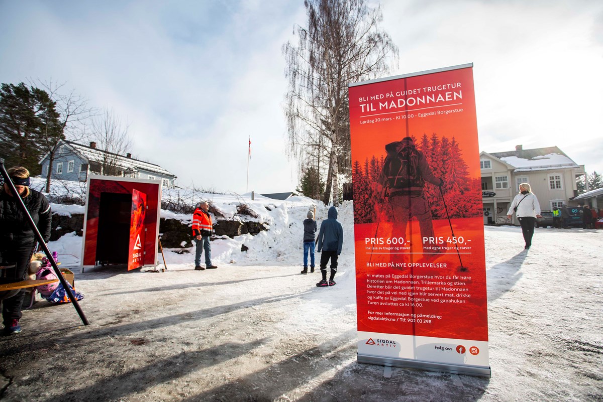 Sigdal Aktivs stand på Eggedaldagen. Øksekast var veldig populært.