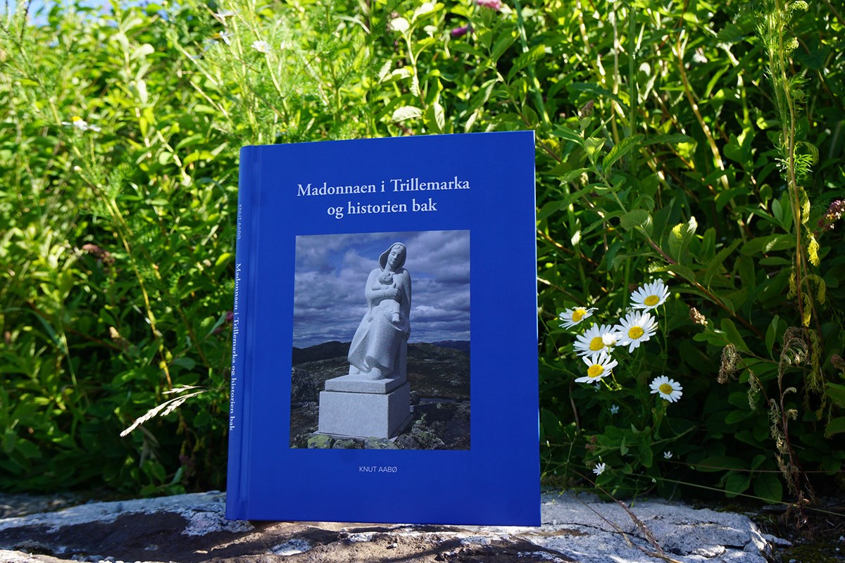 Boka "Madonnaen i Trillemarka og historien bak" kan nå kjøpes på flere lokale utsalgssteder.