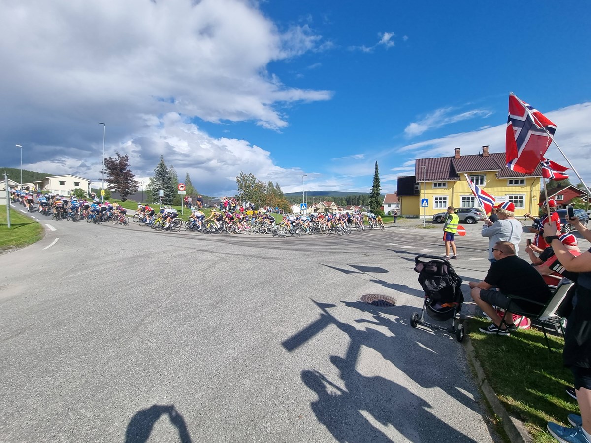 Syklistene skal igjen suse gjennom Sigdal. Bilde fra fjorårets sykkelritt, Ladies Tour of Norway.